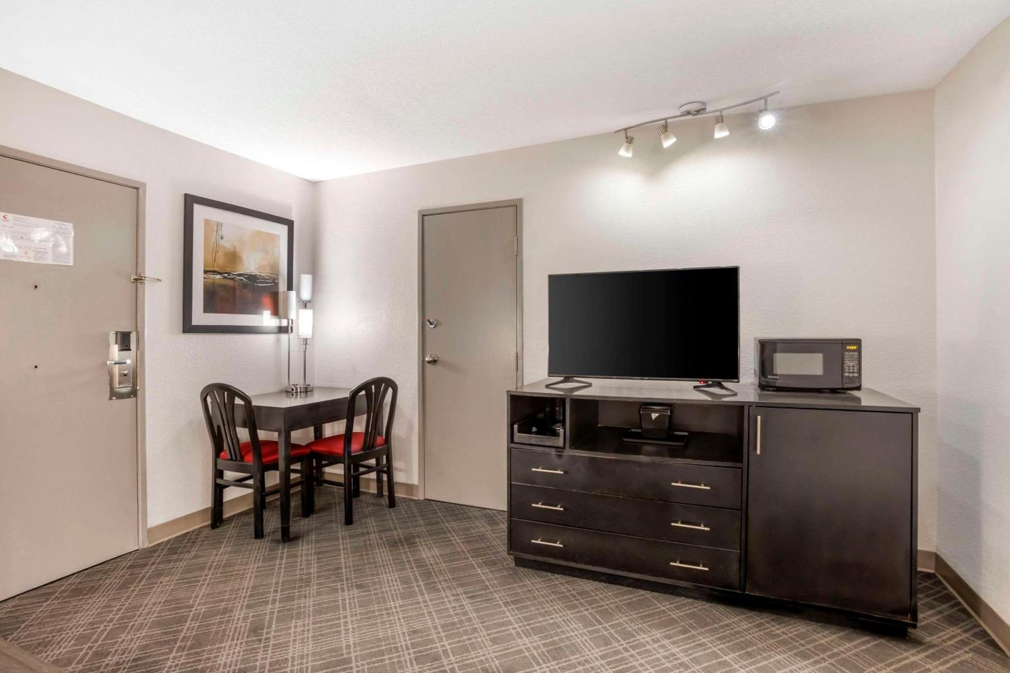 Comfort Suites Nashville Airport - Bna מראה חיצוני תמונה