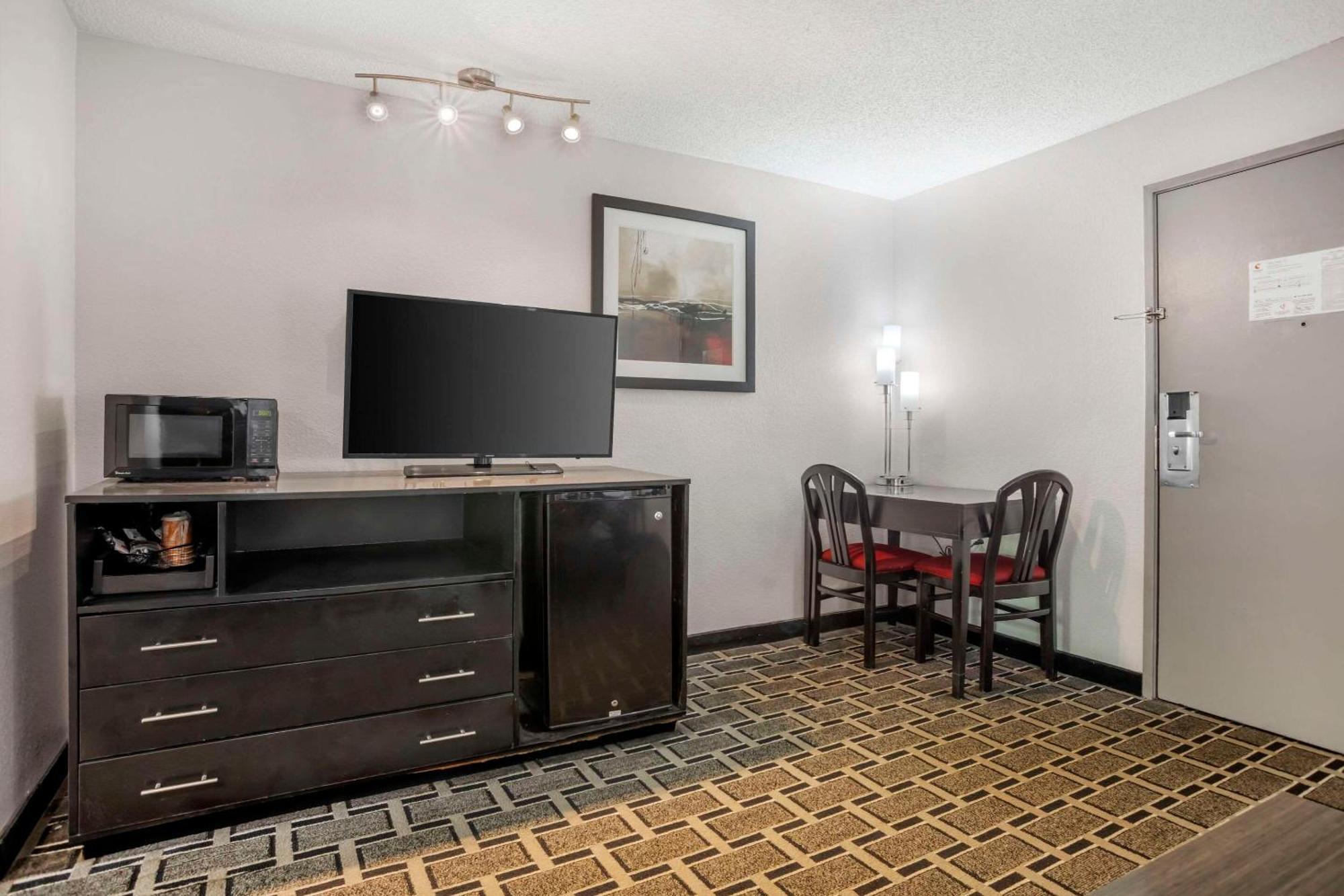 Comfort Suites Nashville Airport - Bna מראה חיצוני תמונה